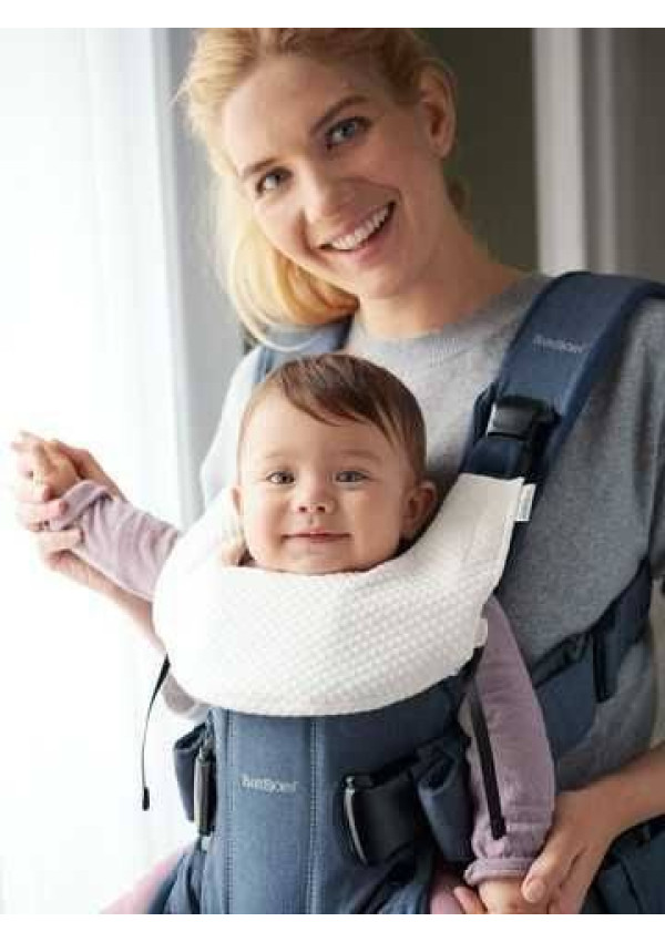 Слинявчик-нагрудник на рюкзак-кенгуру BabyBjorn ONE