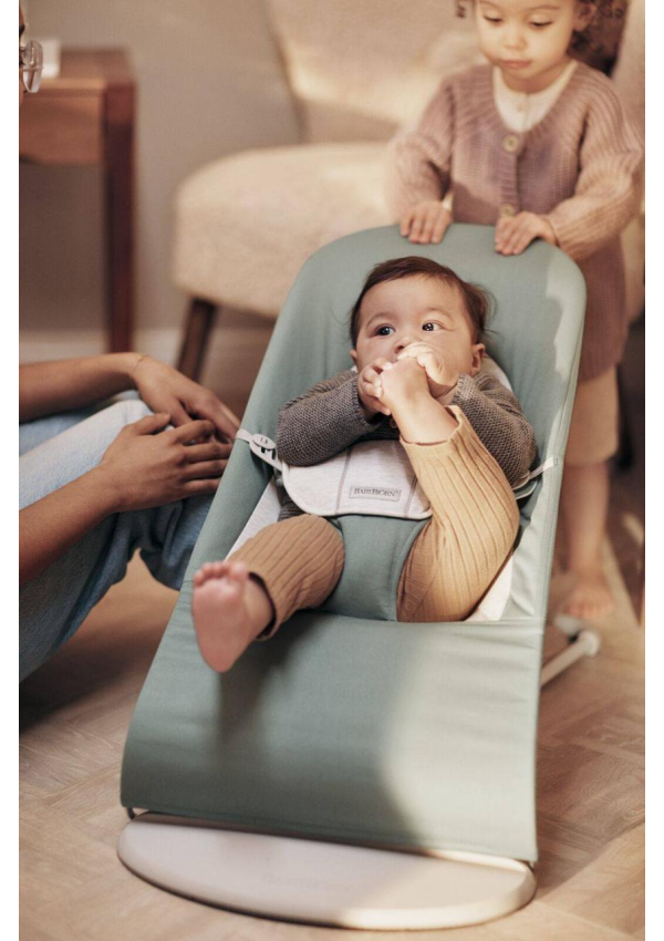 BabyBjorn — Крісло-шезлонг Bouncer Balance Soft Cotton/Jersey, Light sage/Grey (світло-сіра рама)