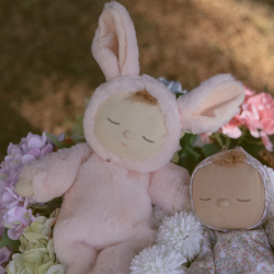 Olliella М’яка лялька Lullaby Cozy Dinkum: Кролик Моппет із колисковою (рожевий)