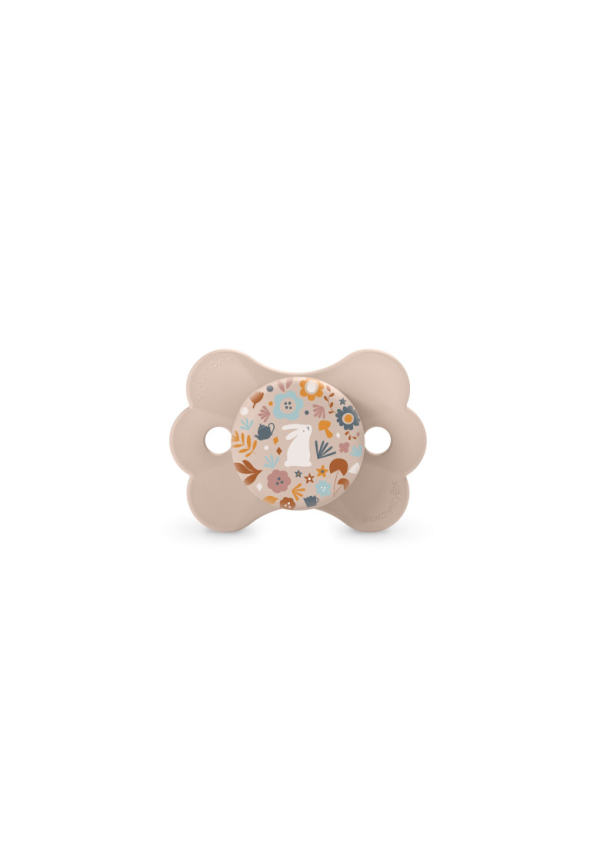 SUAVINEX Пустушка фізіологічна у формі метелика "Wonderland" бежева з малюнком 6-18 місяців